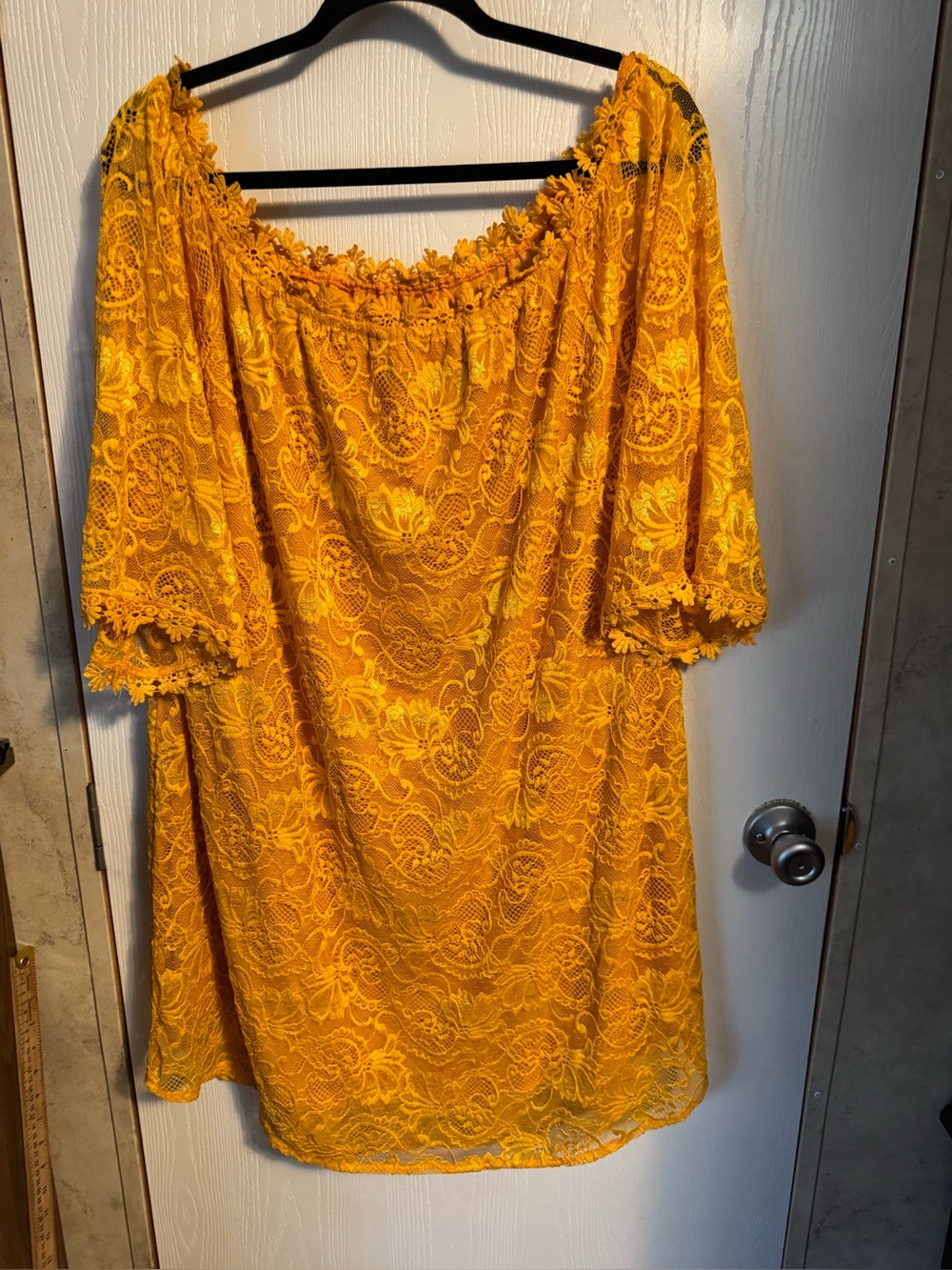 MIHOLL Vibrant Mustard Lace Off-Shoulder Top XXL